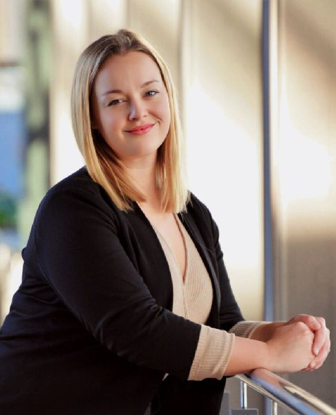 Fotograf Malik Özipek - Business-Mitarbeiterin am  …