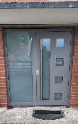 Fütterer Fenster & Türen GmbH - Aluminiumhaustür_mit_festem_Seitenteil_2.jpg