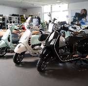 Vespa Showroom Innenansicht Fulland Vespa Store by Vespa Store GmbH