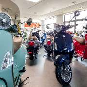 Vespa Showroom Innenansicht Fulland Vespa Store by Vespa-Store GmbH