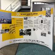 Furore Werbung GmbH - Displaywand gebogen, Furore-Werbung