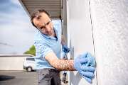 Gebäudereinigung - mybioclean GmbH - Graffitientfernung 1