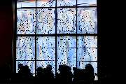Gemeindezentrum Kornelimünster - Evangelische Kirchengemeinde Kornelimünster-Zweifall - Das raumbestimmende Kirchenfenster im Gegenlicht. (Foto: Nina Krüsmann)