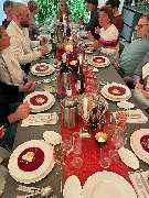 Geschlossene Gesellschaft - Geschlossene Gesellschaft Feine Rote-Bete-Suppe mit Cremehaube und knusprigem Topping, serviert als Teil des Menüs bei Geschlossene Gesellschaft Hamburg.