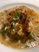 Geschlossene Gesellschaft - Geschlossene Gesellschaft Nahaufnahme einer edlen Suppe mit knusprigem Topping und frischen Kräutern – Fine Dining bei Geschlossene Gesellschaft von Wulf Mey.