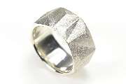 Gisela Nicolaysen Goldschmiede-Meisterin - Herren Facettenring in 925/000 Silber