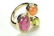Gisela Nicolaysen Goldschmiede-Meisterin - Ring in Gelbgold mit rosa Turmalin-, Mandaringranat- und Peridotcabochon