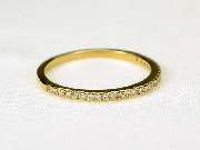 Gisela Nicolaysen Goldschmiede-Meisterin - Schmaler Ring mit Brillanten besetzt