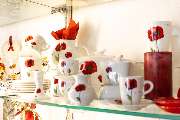 Glas Studio Risch | Glas- & Porzellanmalerei in Oberhof Thüringen - Porzellan Service Mohnblume, Mohndesign in rot-weiß, Handmalerei auf Porzellan Tassen, Teller, Untertassen, Butterdose, Milchkännchen, Kaffee-Service- Frühstücksset im Glas-Studio Risch O