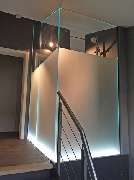 Glaserei Peter Wenzel in München - Moderne Glas-Duschwand als Abschluss zur Treppe-Glaserei Wenzel München