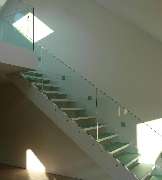 Glaserei Schaubeck GmbH | Fensterinstallation | München - Glastreppengeländer -  Glas im Außenbereich - Glaserei Schaubeck GmbH München