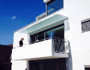 Glaserei Schaubeck GmbH | Fensterinstallation | München - Glasvordach - Glas im Außenbereich - Glaserei Schaubeck GmbH München