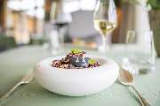 Gourmetrestaurant Silberdistel - Hauptgericht mit Weißweinbegleitung im Gourmetrestaurant Silberdistel.