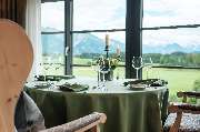Gourmetrestaurant Silberdistel - Sitzplätze direkt am Fenster und Ausblick auf die Allgäuer Alpen.