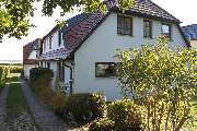 Graske Immobilien - Gut gehende Pension auf der Insel Rügen im Bereich Lobbe/Middelhagen mit Blick auf den Bodden.
Schwimmbad und Sauna im Haus vorhanden. Großzügiges Grundstück mit kleinem Spielplatz und Strandkörben.