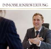 Habl Immobilien GmbH - Moritz Habl, Gründer und Geschäftsführer von Habl Immobilien in Frankfurt, steht für persönliche Beratung, Fachwissen und höchste Servicequalität im Rhein-Main-Gebiet. Als erfahrener Immobilienmakler begleitet er Eigentümer und Käuf