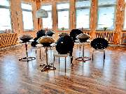 Handpan Showroom Aschaffenburg - Du bist auf der Suche nach einer passenden Handpan? Im Handpan-Showroom Aschaffenburg bieten wir dir eine abwechslungsreiche Auswahl der unterschiedlichsten Instrumente von verschiedenen Herstellern zum ausprobieren und ka