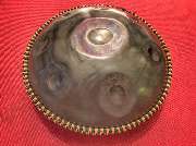 Handpan Showroom Düsseldorf - Bei uns findest Du nicht nur Dein neues Handpan Instrument, sondern selbstverständlich auch alles notwendigen Zubehör und Equipment, wie z.B. Handpan Taschen & Cases (Hard Case oder Soft Case), Handpan Ständer und Halter, sow