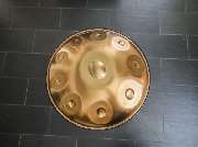 Handpan Showroom Fildern - Mit kraftvollem und tiefen Klang stehen die Magical Handpans für Sinnlichkeit. Sie implizieren in ihrer Form und ihren feinen Schwingungen symbolisch das Feminine. Ihr magisches Klangfeld zeichnet sich durch sehr stabile Töne au