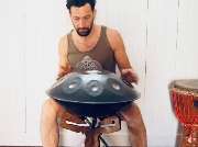 Handpan Showroom Franken - Du weißt nicht, worauf du bei der Anschaffung einer Handpan achten solltest? Kein Problem, ich, Leonardo helfe dir gerne mit meiner Expertise weiter und nehme mir Zeit, die optimal zu dir passende Handpan zu finden.