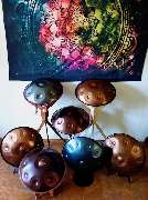 Handpan Showroom Harz - Du bist auf der Suche nach einer passenden Handpan? Im Handpan-Showroom Harz bieten wir Dir eine abwechslungsreiche Auswahl der unterschiedlichsten Instrumente von verschiedenen Herstellern zum ausprobieren und kaufen an.
