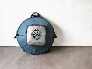 Handpan Showroom Heidelberg - Die Handpan Rucksacktasche von Kita ist aus einem 3cm dicken Schaumstoff gefertigt, der weich und schützend Deine Handpan sicher einbettet. Die äußere Schicht besteht aus einem wasserdichten und strapazierfähigen Stoff, der e