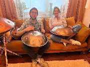 Handpan Showroom Osnabrück - GESCHLOSSEN - Du weißt nicht, worauf Du bei der Anschaffung einer Handpan achten solltest? Kein Problem, wir helfen Dir gerne mit unserer Expertise weiter und nehmen uns Zeit, die optimal zu Dir passende Handpan zu finden.