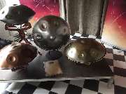 Handpan Showroom Passau - Du bist auf der Suche nach einer passenden Handpan? Im Handpan-Showroom Passau bieten wir Dir eine abwechslungsreiche Auswahl der unterschiedlichsten Instrumente von verschiedenen Herstellern zum ausprobieren und kaufen an.