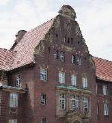 HDI Versicherungen: Patrick Gerhard - Rotes Backsteinhaus