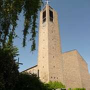 Heilig-Geist-Kirche Heilsberg - Evangelische Auferstehungsgemeinde Bad Vilbel - Unsere schlichte Kirche mit angebautem Solitärkirchturm wurde in den 60er Jahren inmitten unseres Stadtteils Heilsberg errichtet und ist bereits aus der Ferne gut sichtbar. Di
