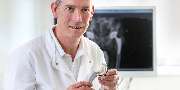 Helios Klinik Köthen - Bei Beschwerden bieten wir bei uns nahezu alle Verfahren der modernen Orthopädie. In der Unfallchirurgie umfasst unser Behandlungsspektrum die Diagnostik und Therapie von Unfallverletzungen und deren Folgezuständen.