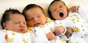 Helios Klinikum Hildesheim - Geburtshilfe: Willkommen im Leben! - Jährlich erblicken in unseren drei Kreißsälen und einem extra Hebammenkreißsaal rund 1.500 Babys das Licht der Welt. Als zertifizierte „Babyfreundliche Geburtsklinik“ unterstützen wir Sie s