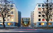 Helios Klinikum Krefeld - Rückansicht des Helios Klinikum Krefeld. Die Hauptgebäude sind durch eine Magistrale miteinander verbunden.