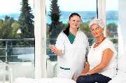 Helios Spital Überlingen - Unsere Patientenzimmer sind alle in Richtung Süden ausgerichtet mit Blick auf den Bodensee und die Alpen.