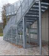 HFM-Scheffer e.Kfr. - Treppeneinhausug mit Tür
