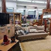 - Möbel & Hausrat -