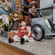 - Möbel & Hausrat -