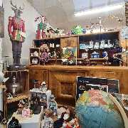 - Möbel & Hausrat -