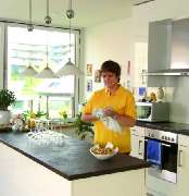 Home Service Berlin - Haushaltshilfe - Abtrocknen 439x452 (326KB).PNG