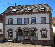 Hummel-Apotheke - Aussenansicht der Hummel-Apotheke