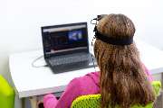 IGL Lerntherapie - NEUROFEEDBACK
DIE SANFTE METHODE ZUR BEHANDLUNG VON ADS UND ADHS FÜR KINDER UND ERWACHSENE
Neurofeedback bedeutet, simpel erklärt, Gehirnwellen auf einem Bildschirm sichtbar zu machen. Der Patient lernt, seine Aktivitäten gezielt zu bee