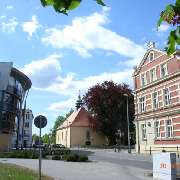Parkplätze gleich hinter der Kreuzung Frentzelstr./Liebknechtstr./Friedrichsstr. vor dem Büro in der Friedrichsstraße am Jürgen-v.-Wojski-Park