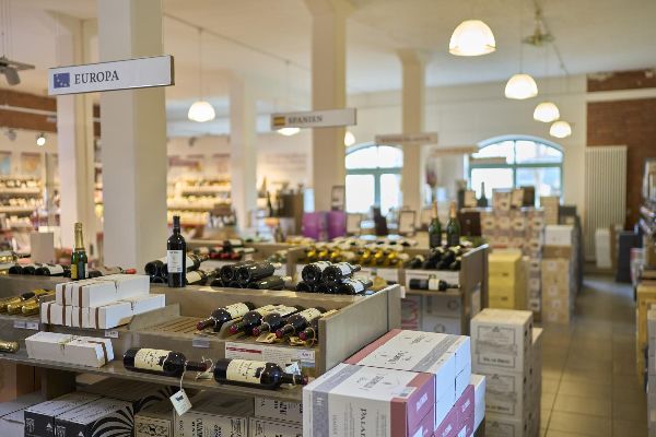 Jacques’ Wein-Depot Ulm-Obere Donaubastion - GALLE …