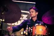 Jazzclub Karlsruhe e.V. - Jo Beyer@ Jazzclub Karlsruhe
Jazz ist alt, Jazz ist neu, Jazz ist Vielfalt, Jazz ist für Alle – Unser Programm zeigt den Jazz in all seinen Spielarten: Traditionelles neben Innovativem, Grenzgänger neben Weltstars der Szene und N