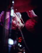 Jazzclub Karlsruhe e.V. - Silvan Strauss@ Jazzclub Karlsruhe
Jazz ist alt, Jazz ist neu, Jazz ist Vielfalt, Jazz ist für Alle – Unser Programm zeigt den Jazz in all seinen Spielarten: Traditionelles neben Innovativem, Grenzgänger neben Weltstars der Szene