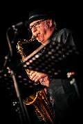 Jazzclub Karlsruhe e.V. - Tony Lakatos, ungarischer Startenorsaxophonist, spielt Jazzklassiker und Eigenkompositionen im intimen Rahmen des Jazzclubs Karlsruhe.