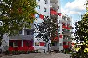 Johanniter-Unfall-Hilfe e.V. - Betreutes Wohnen Wilkau-Haßlau - Alle Wohnungen haben einen Balkon mit Blick auf das gepflegte, grüne Wohnumfeld.