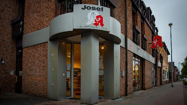 Josef-Apotheke - Aussenansicht der Josef-Apotheke