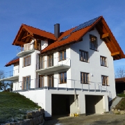Dreifamilienhaus am Ammersee gebaut mit schöner bauen aus Wiedergeltingen. Josef Schöner GmbH & Co. KG