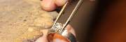 Juwelier Schulz - Juwelier Schulz in Gotha / Thüringen. 
Ring mit Edelstein. Reparaturservice. Schmuckreparatur und Aufarbeitung. 
Juwelier Schulz. Schmuckgeschäft am Hauptmarkt in Gotha / Thüringer Wald.